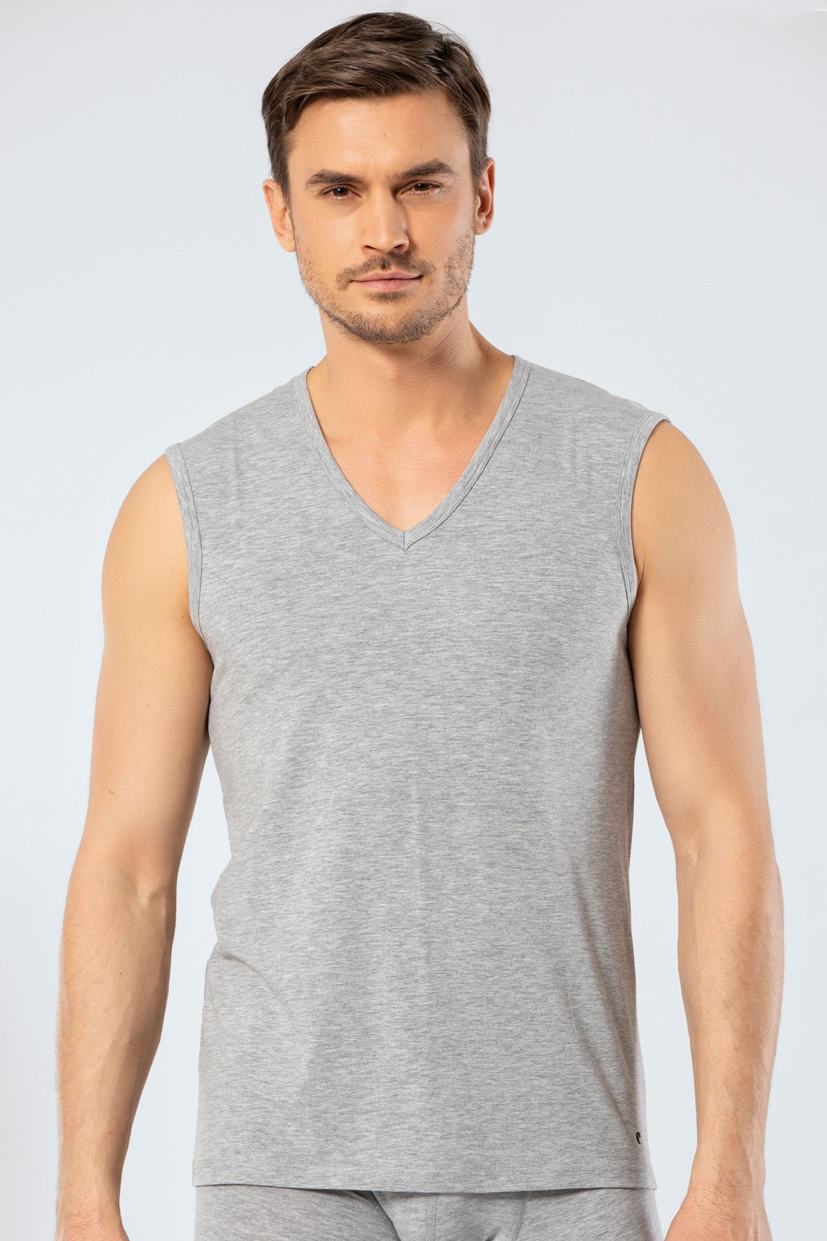 Cacharel Erkek V Yaka Spor Atlet